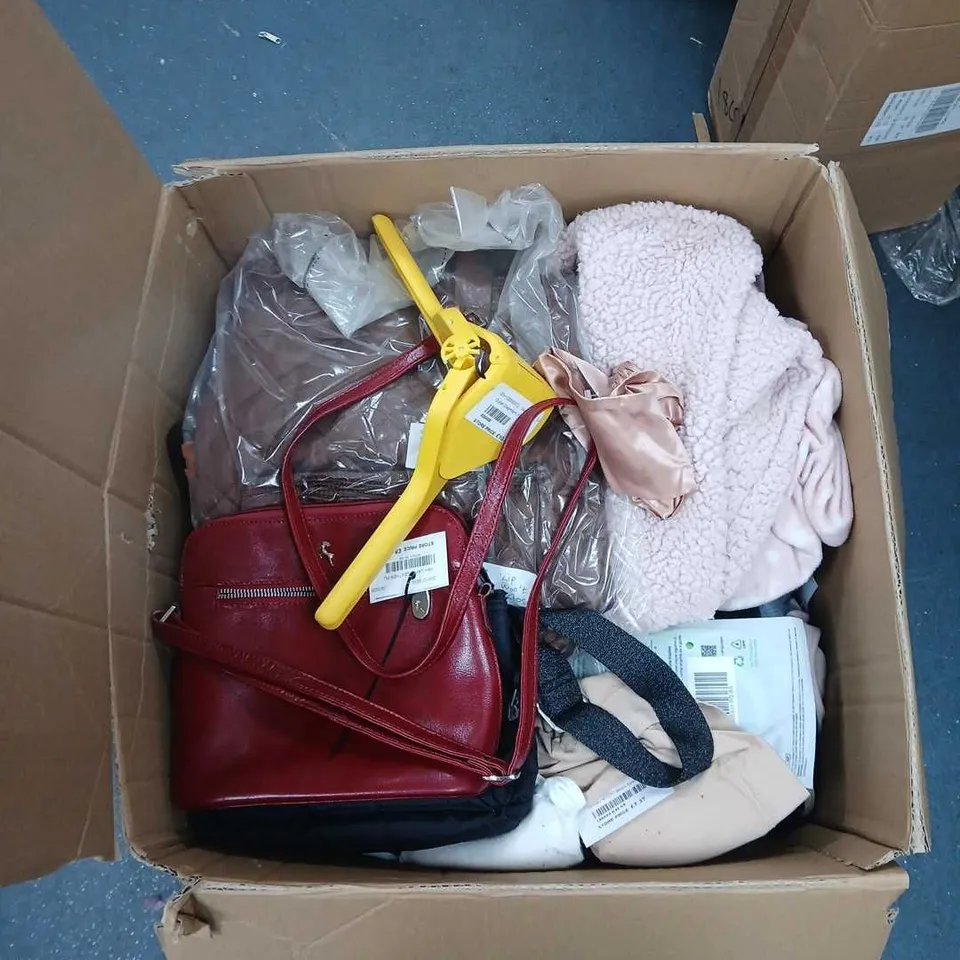 BOX OF APPROXIMATELY 15 ASSORTED ITEMS TO INCLUDE: KIPLING BAG 