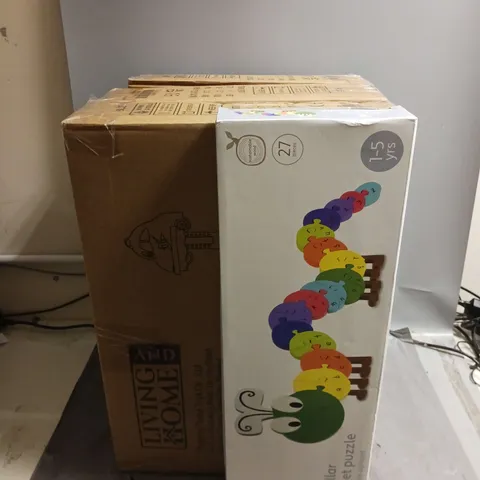 LO9T OF 4 ASSORTED HOUSEHOLD ITEMS TO INCLUDE LIVING AND HOME CHILDRENS TOY AND ORANGE TREE TOYS CATERPILLAR ALPHABET PUZZLE.