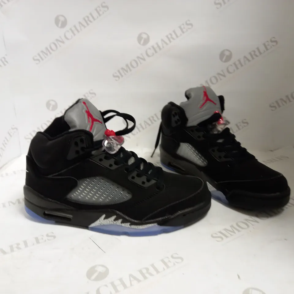 AIR JORDAN 5 RETRO BLACK/FIRE RED - METALLIC SILVER UK 6 