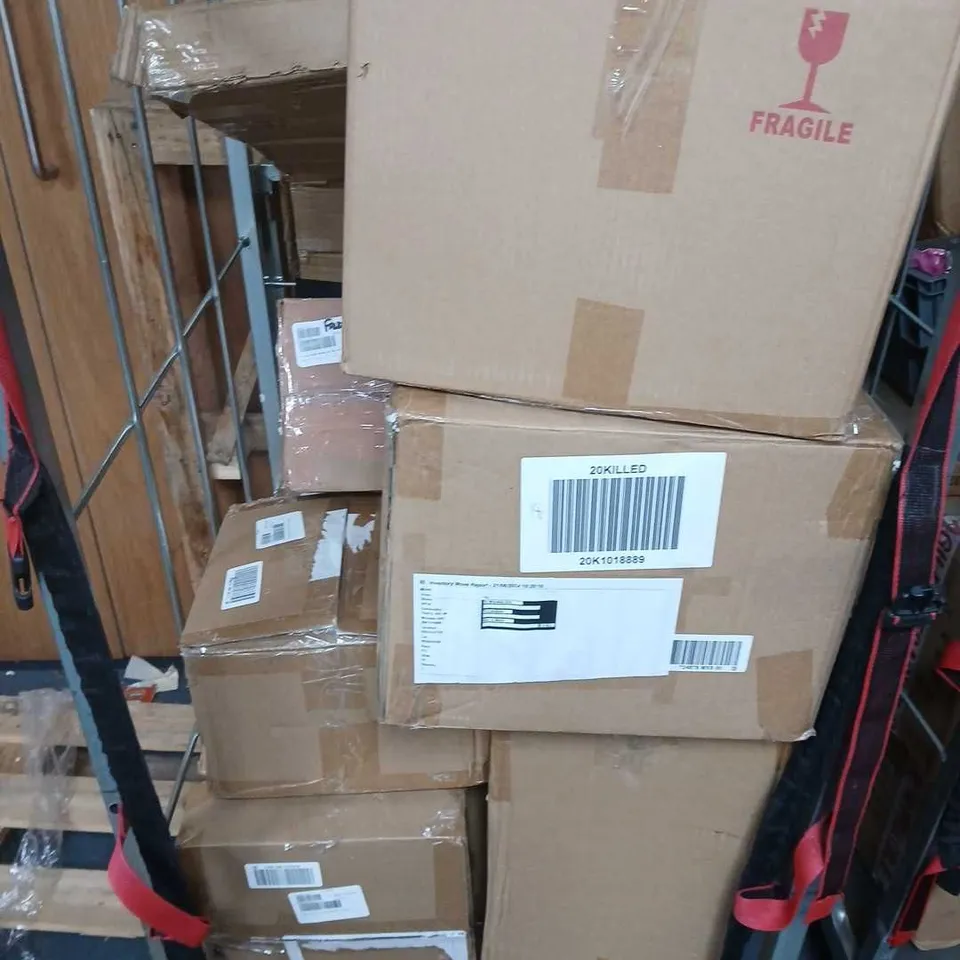 APPROXIMATELY 15 ASSORTED ITEMS TO INCLUDE CANDLES HOLDERS, SUPERSOFT 5PC BEDDING COLLECTION, LONG REACH PRUNER, ETC - COLLECTION ONLY