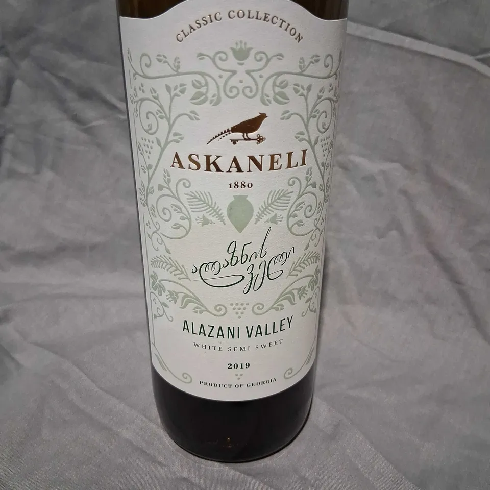 ASKANELI CLASSIC COLLECTION ALAZANI VALLEY WHITE SEMI-SWEET WINE, 2019, GEORGIA