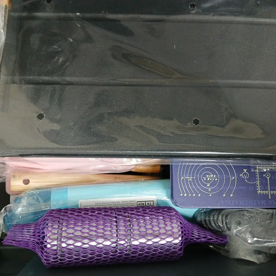 APPROXIMATELY 10 ASSORTED HOUSEHOLD ITEMS TO INCLUDE CLEANING WIPES, SCIENCE NOTEBOOK, LAUNDRY DETERGENT SHEETS, ETC