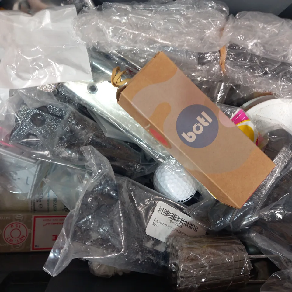 LOT OF APPROXIMATELY 10 ASSORTED HOUSEHOLD ITEMS TO INCLUDE ECOEGG LAUNDRY EGG REFILL PELLETS, BARBLESS DF CARP RIG, ETC