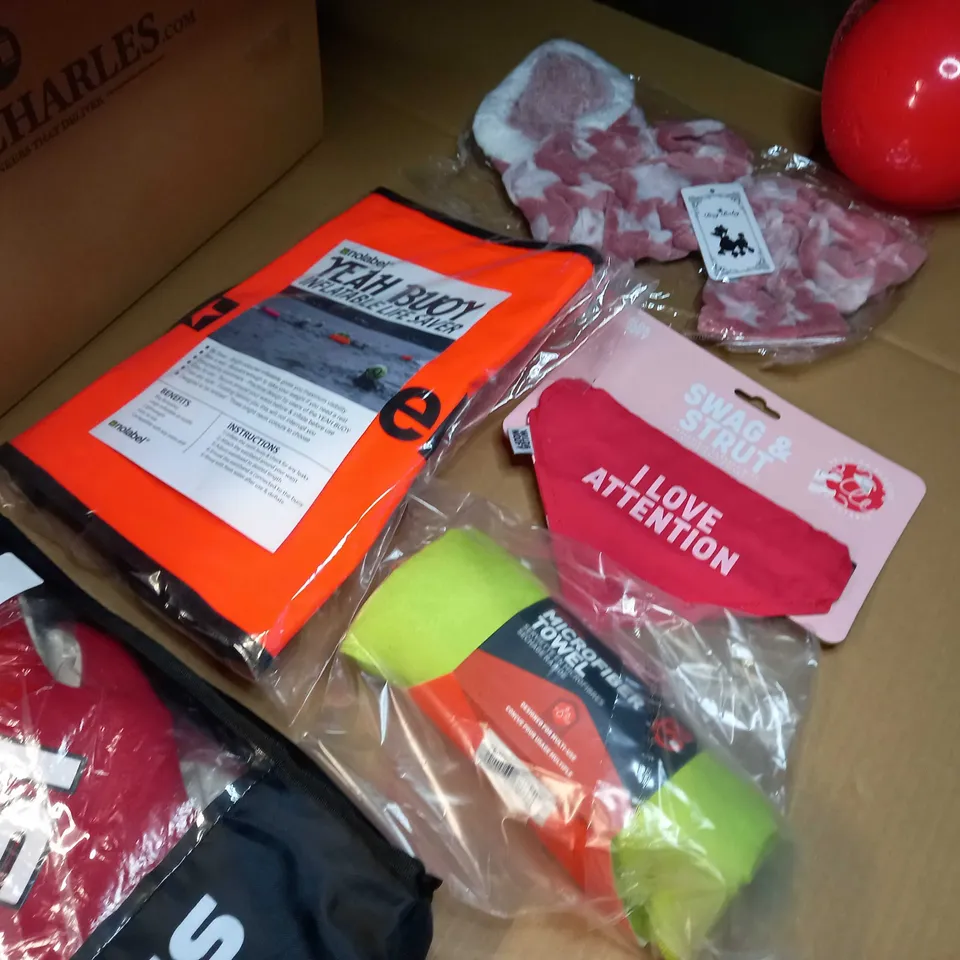 LOT OF APPROX 10 ASSORTED HOUSEHOLD/PET/HOBBIE RELATED ITEMS TO INCLUDE: DOG ACCESORIES, DOG TOY, INFLATABLE LIFE SAVER