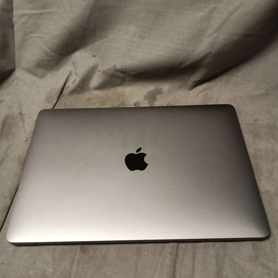 APPLE MACBOOK PRO 14 INCH 512GB M3 SILVER IN BOX