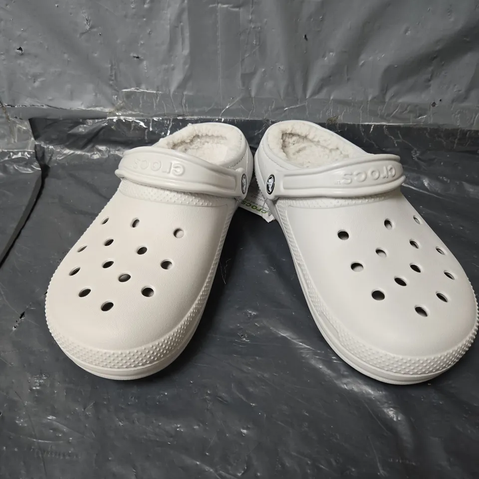 UNBOXED PAIR OF CROCS CLASSIC LINED CROCS IN GREY - UK M6/W7