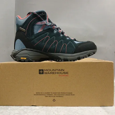 BOXED PAIR OF MOUNTAIN WAREHOUSE EXTREME WATERPROOF VIBRAM WALKING BOOTS IN BLUE/MULTI SIZE UK 5
