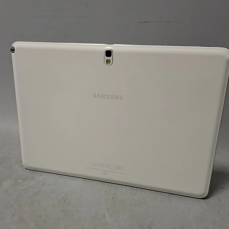 SAMSUNG SM-P900 TABLET