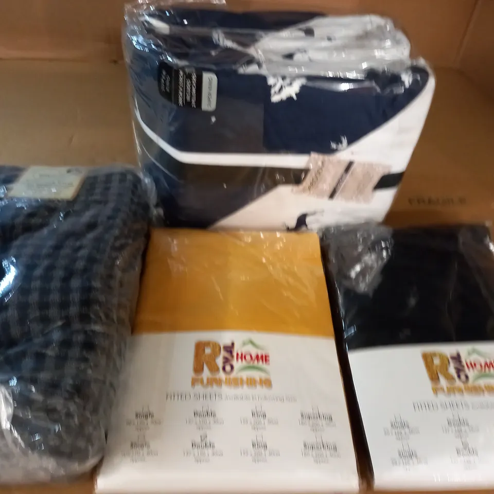 LOT OF 4 ASSORTED HOM FABRIC ITEMS 