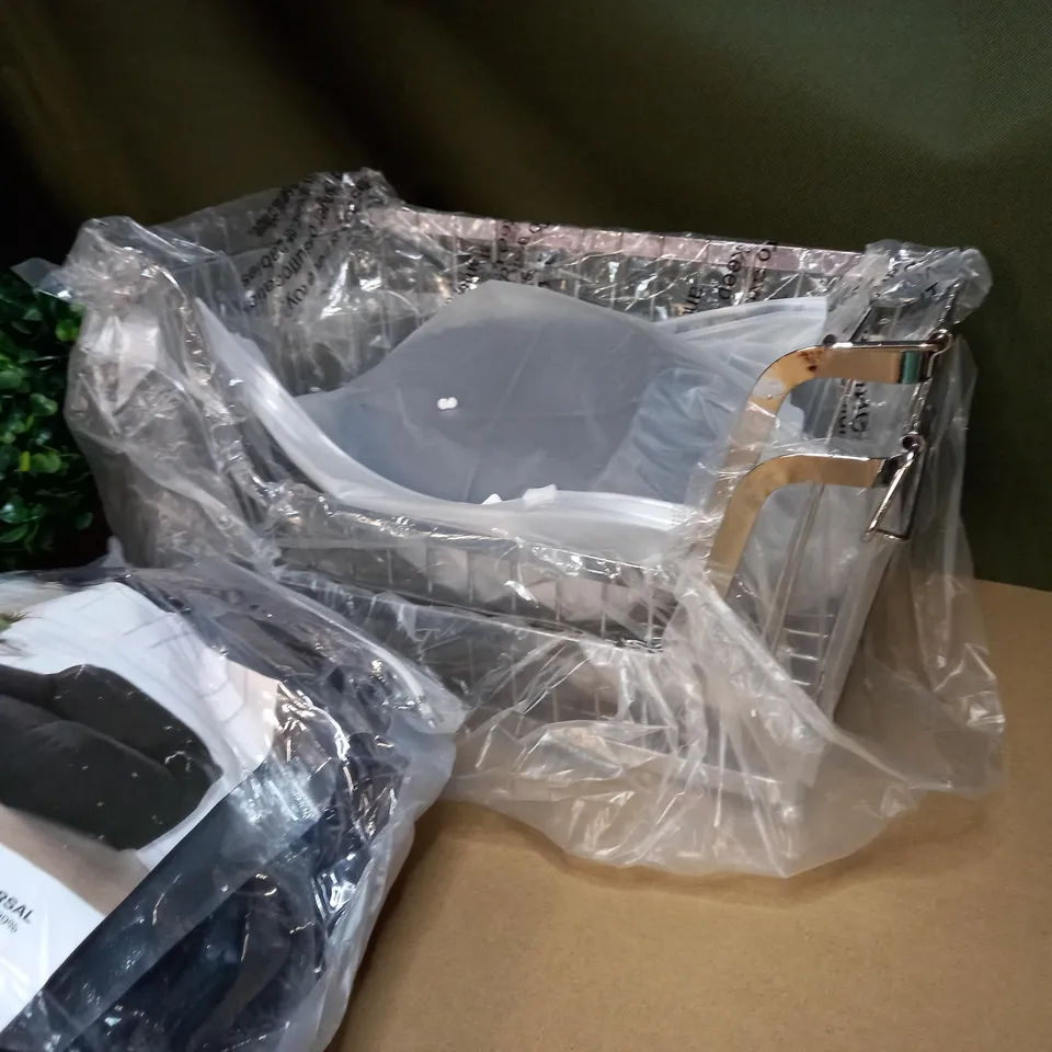 LARGE BOX OF APPROXIMATELY 20 ASSORTED HOUSEHOLD ITEMS TO INCLUDE: METAL BASKETS, HANGING BASKET ARTIFICIAL INSERTS, MINI FAN