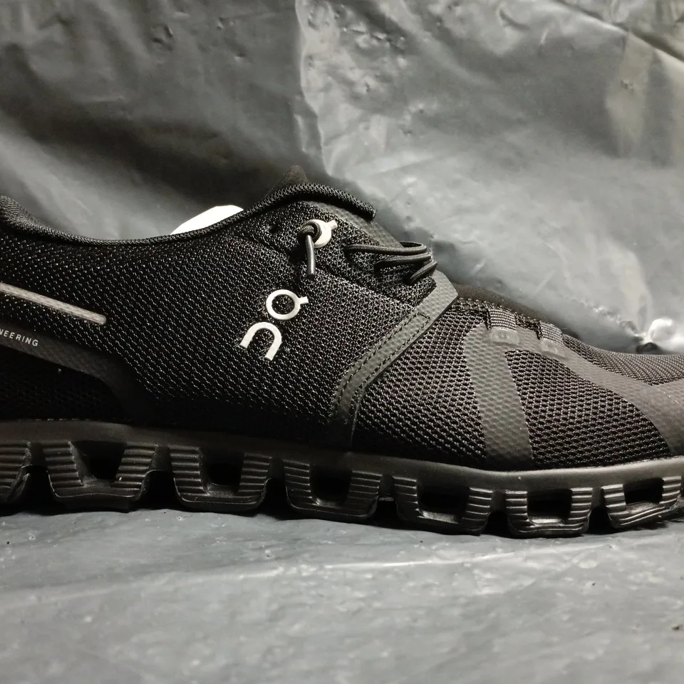 PAIR OF ON CLOUDSURFER TRAINERS IN BLACK SIZE UNSPECIFIED