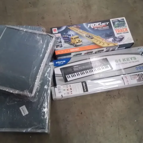 PALLET OF ASSORTED HOUSEHOLD GOODS AND PRODUCTS TO INCLUDE;ROCKET TRACK RACING, SHOE STORAGE BOXES, ELECTRONIC KEYBOARD, BLINDS AND OTHER ASSORTED ITEMS...