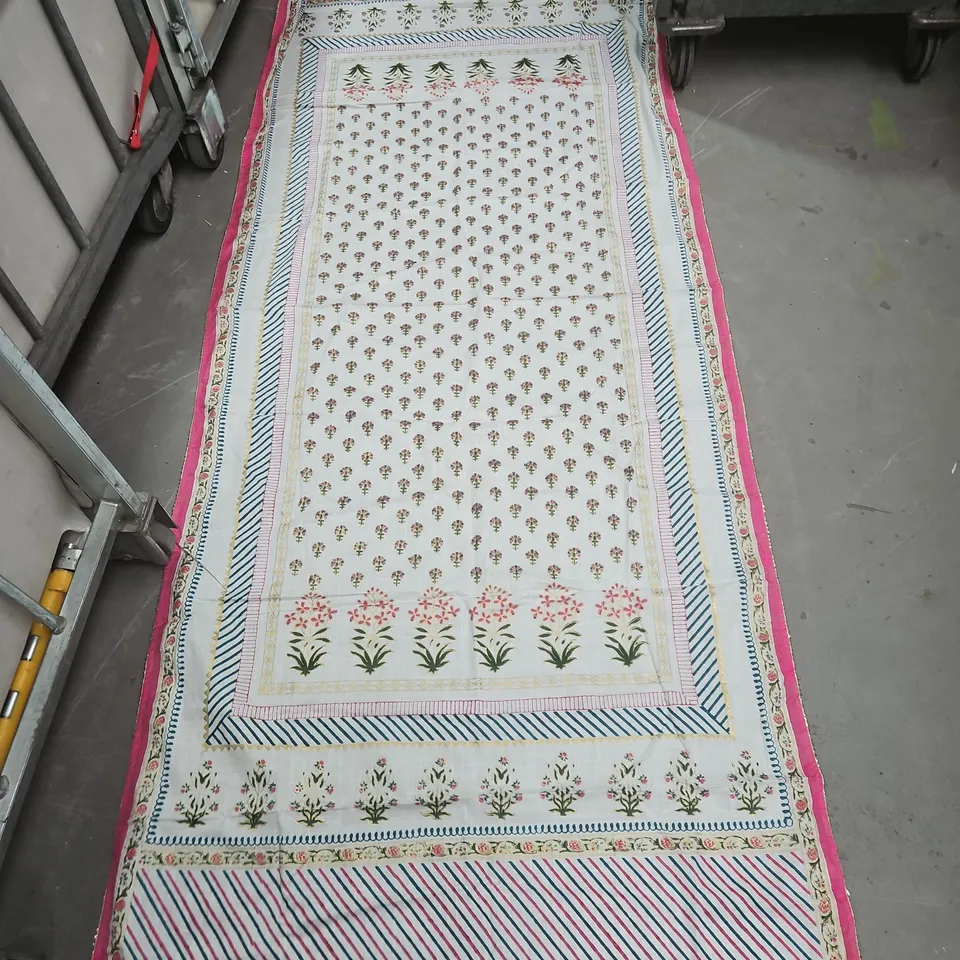 DECORATIVE FLORAL BORDER RUNNER RUG WITH PINK EDGING