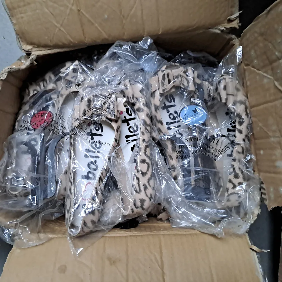 BOXED LOT OF APPROX. 15 PAIRS OF GIRLS BALLET PUMPS. VARIOUS SIZES