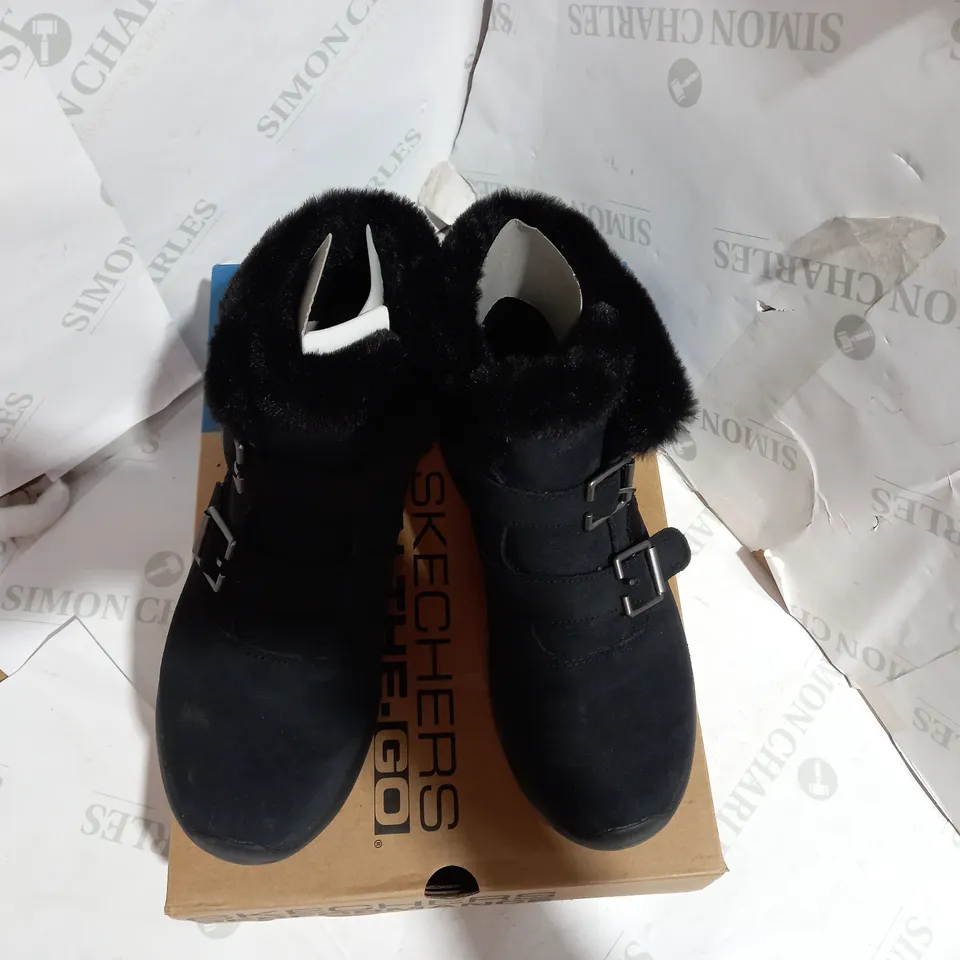 SKECHERS WINTER ON THE GO FAUX FUR TRIM BLACK BOOTS - UK SIZE 6