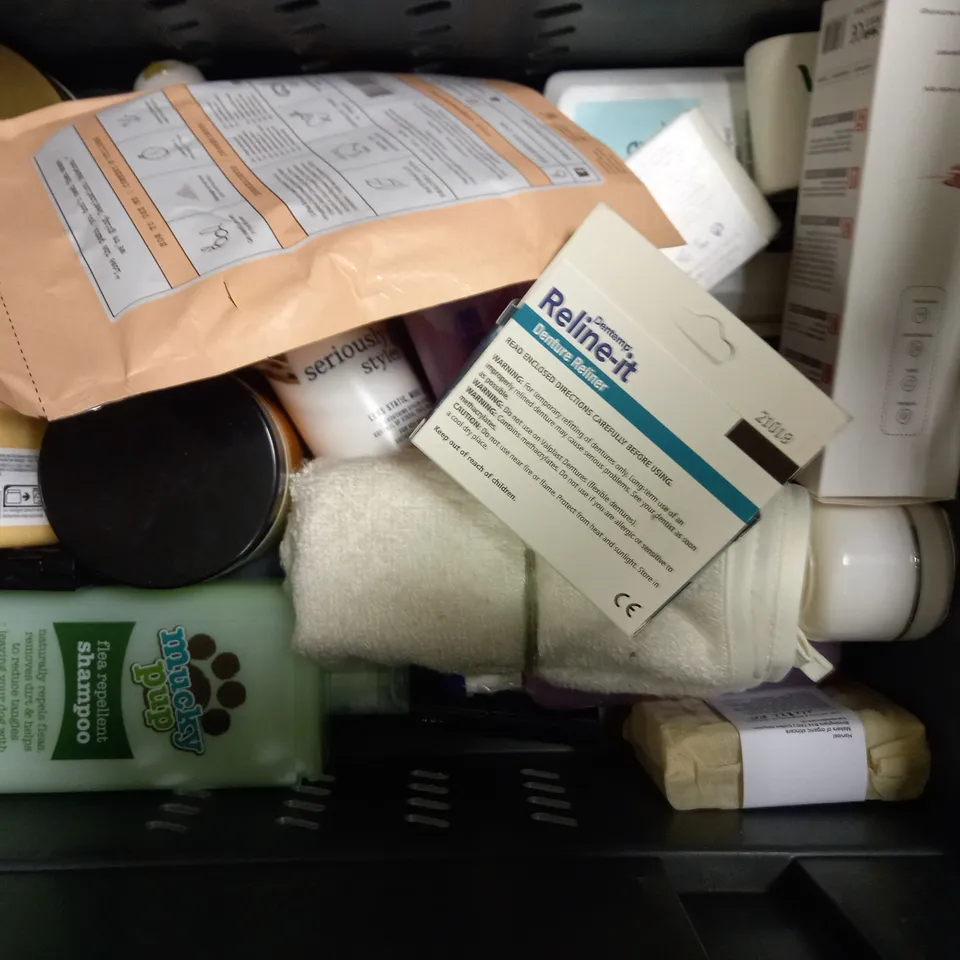 LOT OF APPROXIMATELY 20 ASSORTED HEALTH & BEAUTY ITEMS, TO INCLUDE HAIR RELAXER, F&W SERUM, QASIL POWDER, ETC