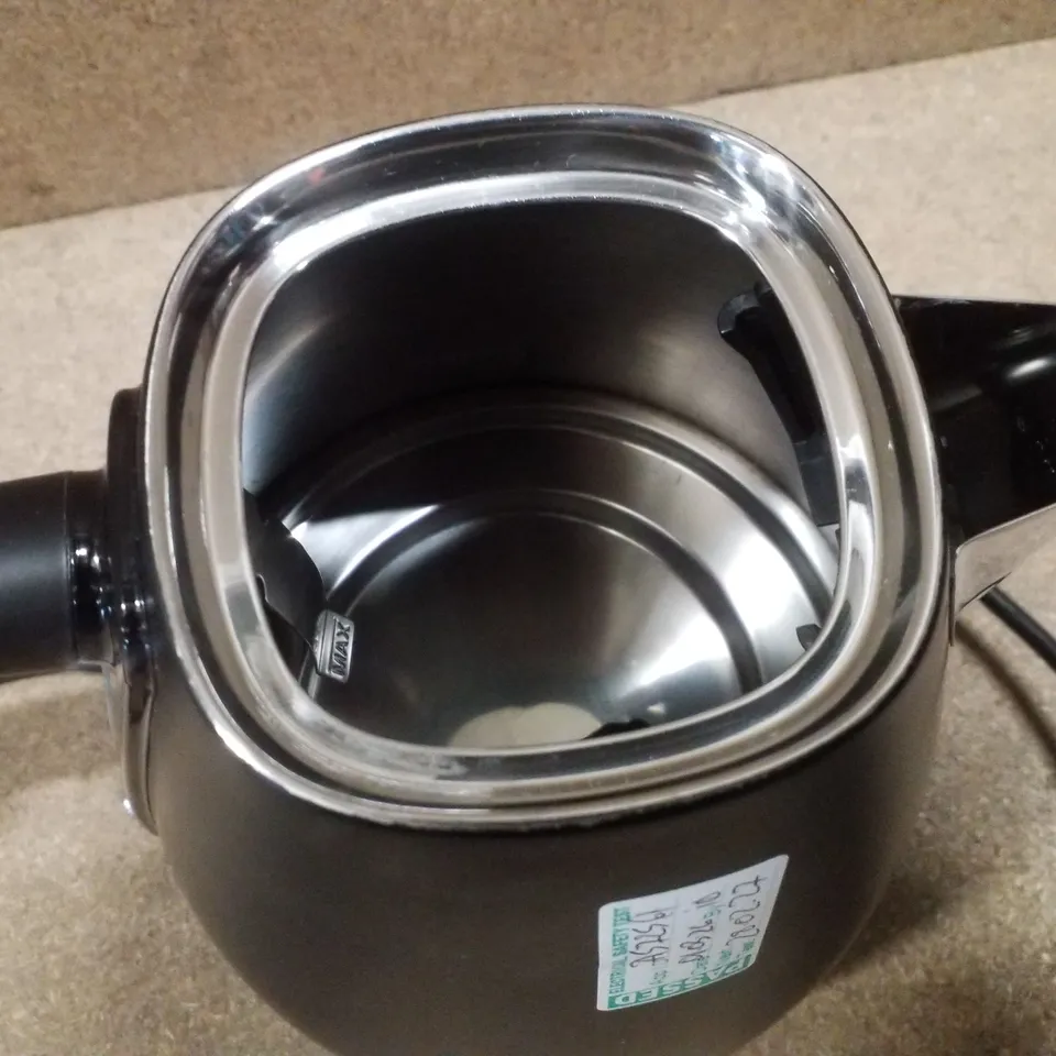 BOXED DELONGHI DISTINTA ELECTRIC KETTLE 