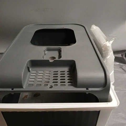 CAT LITTER BOX IN GREY/WHITE