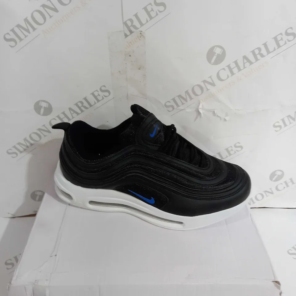 BOXED PAIR OF NIKE AIRMAX IN BLACK/BLUE SIZE 38