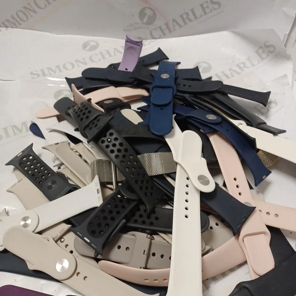 APPROXIMATELY 30 ASSORTED LOOSE SMART WATCH STRAPS IN VARIOUS DESIGNS & SIZES	