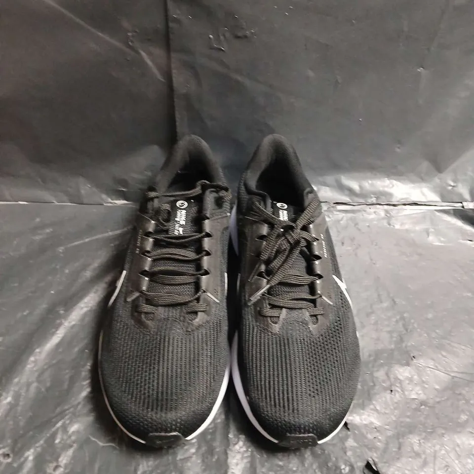 BOXED PAIR OF NIKE BLACK KNIT RUNNING SHOES –UK SIZE 8.5