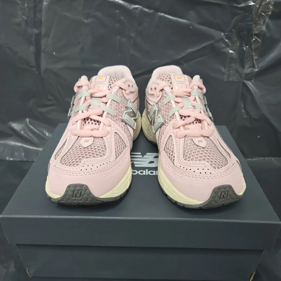 BOXED PAIR OF NEW BALANCE KIDS 1906R TRAINERS IN ROSE SUGAR ICE WINE - UK 11K