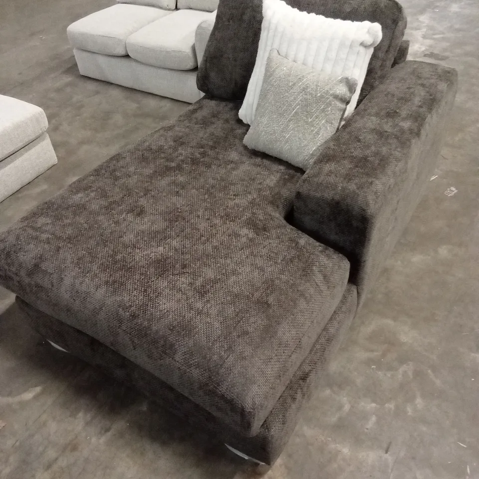 5 x ASSORTED DESIGNER SOFA PARTS