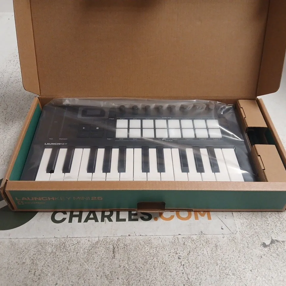 NOVATION LAUNCHKEY MINI 25 KEYBOARD CONTROLLER (BOXED)