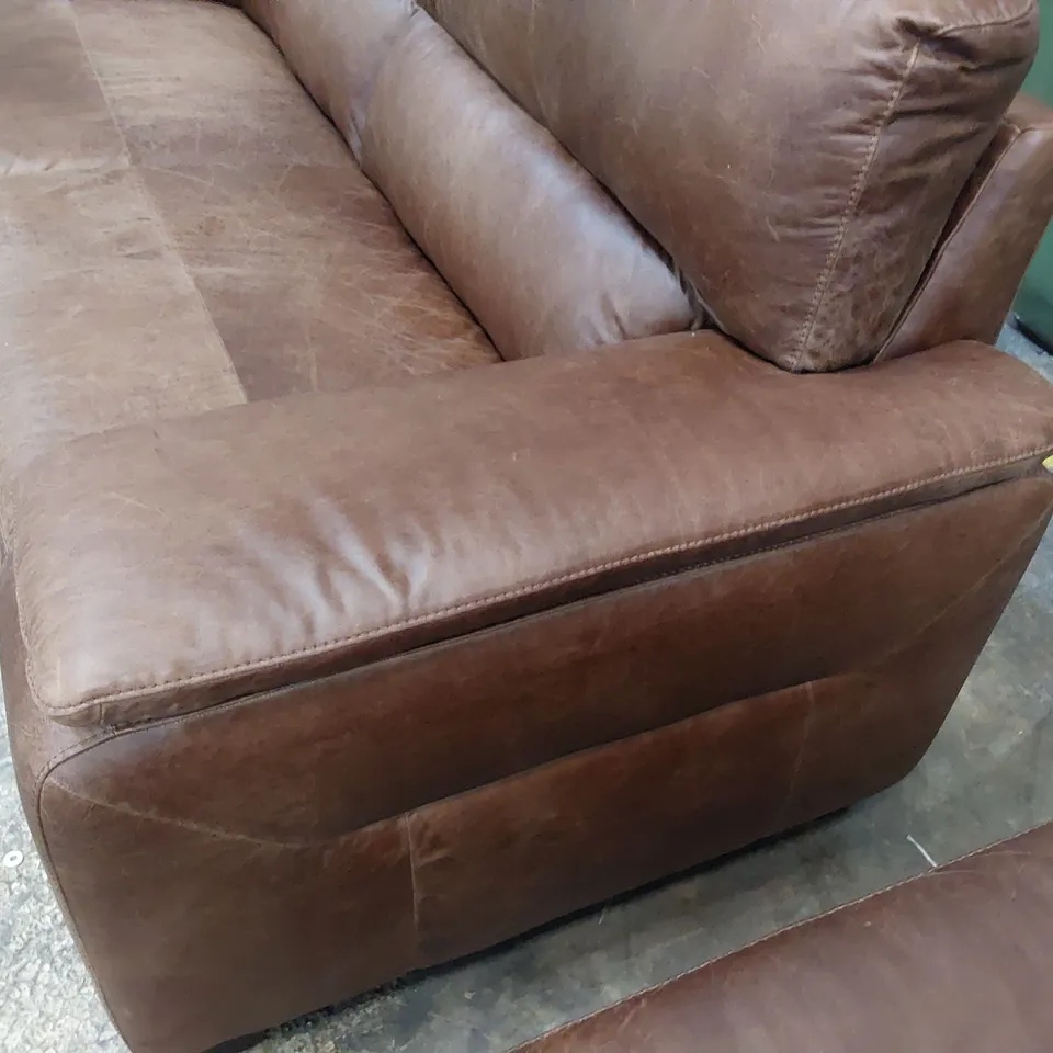 QUALITY ITALIAN DESIGNER LOUNGE SUITE, COMPRISING FIXED THREE SEATER SOFA & POWER RECLINING EASY CHAIR DISTRESSED CHESTNUT LEATHER 