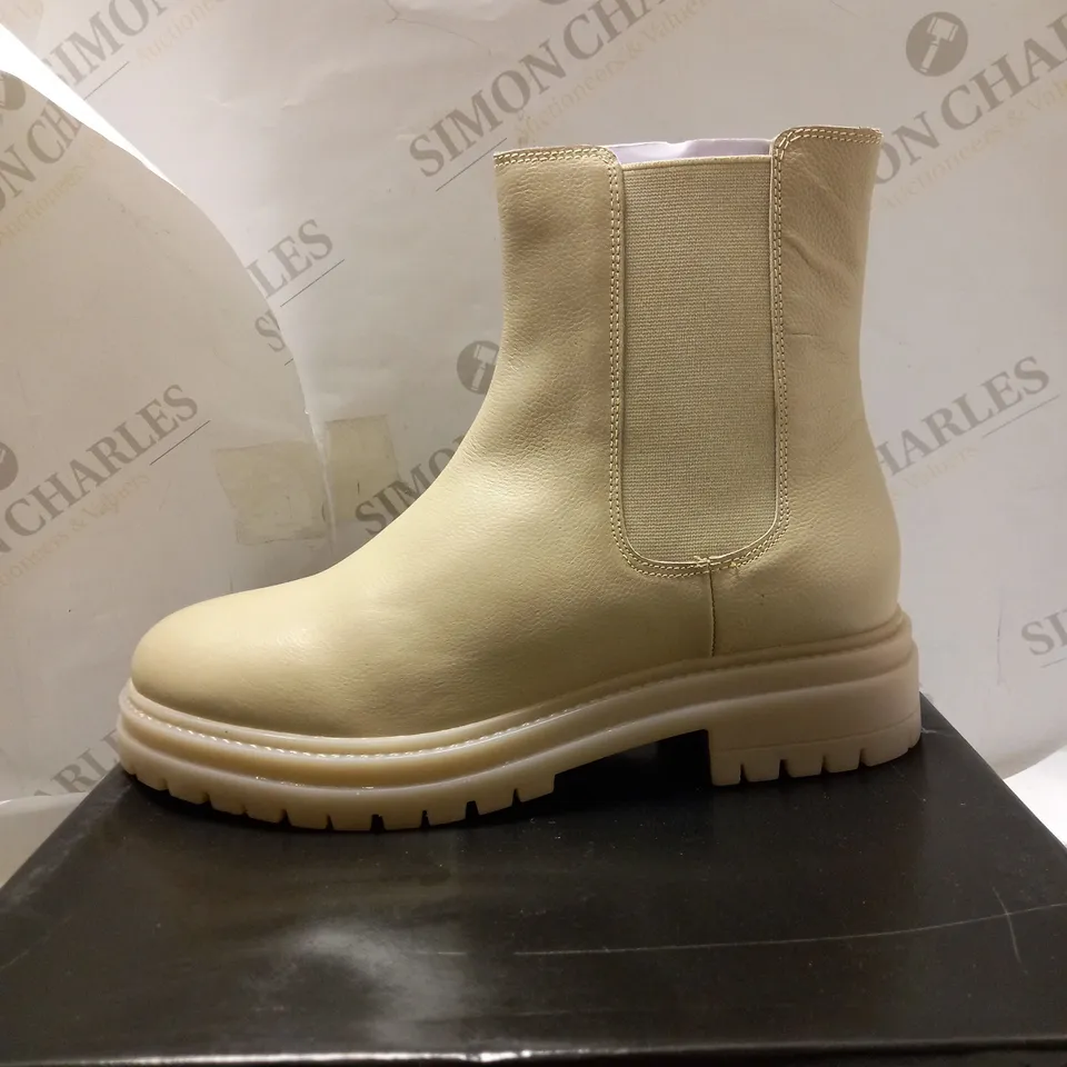 DUNE LONDON PALLES ECRU LEATHER BOOTS - SIZE 8
