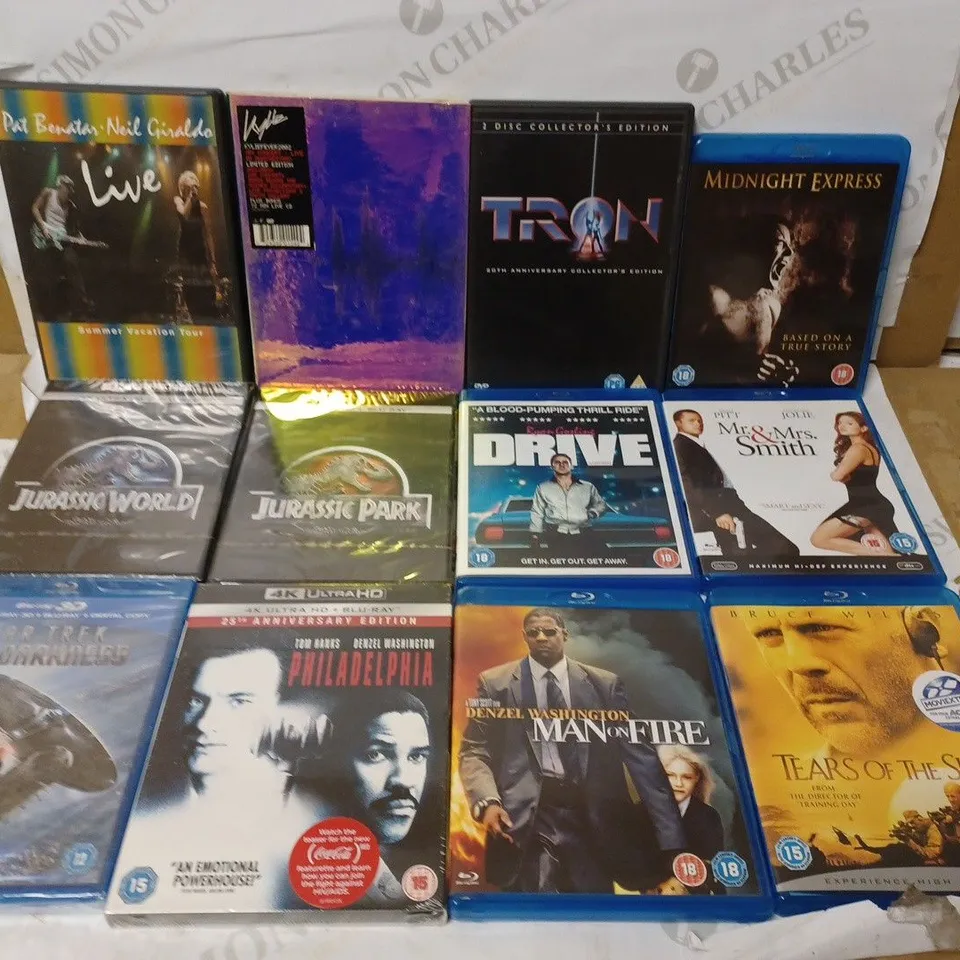 LOT OF APPROX 12 ASSORTED DVD/BLU-RAY DISCS TO INCLUDE MR & MRS SMITH, JURASSIC PARK, MIDNIGHT EXPRESS, ETC 