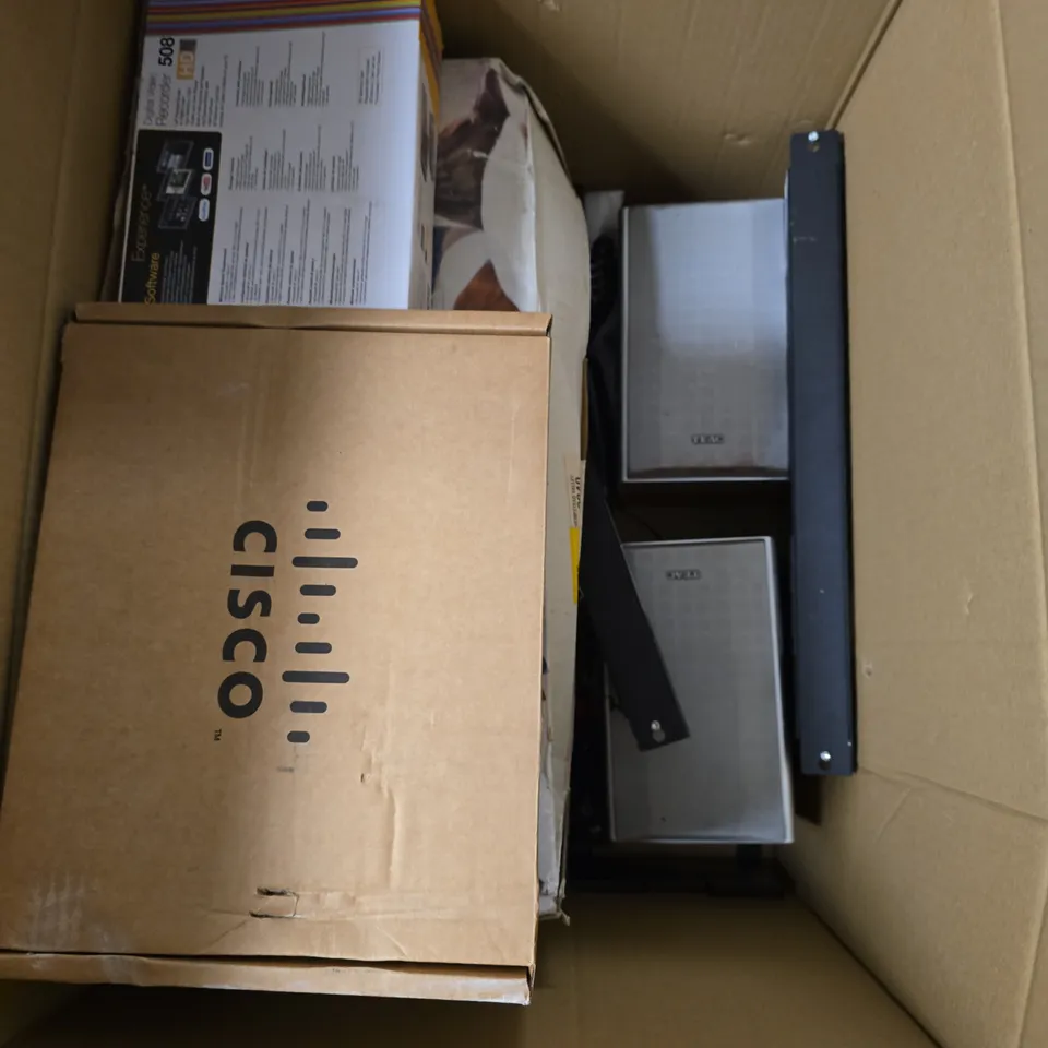 BOX OF APPROXIMATELY 10 ASSORTED ITEMS TO INCLUDE - VIVITAR DVR 508 , POWER DISTURBITION UNIT ETC