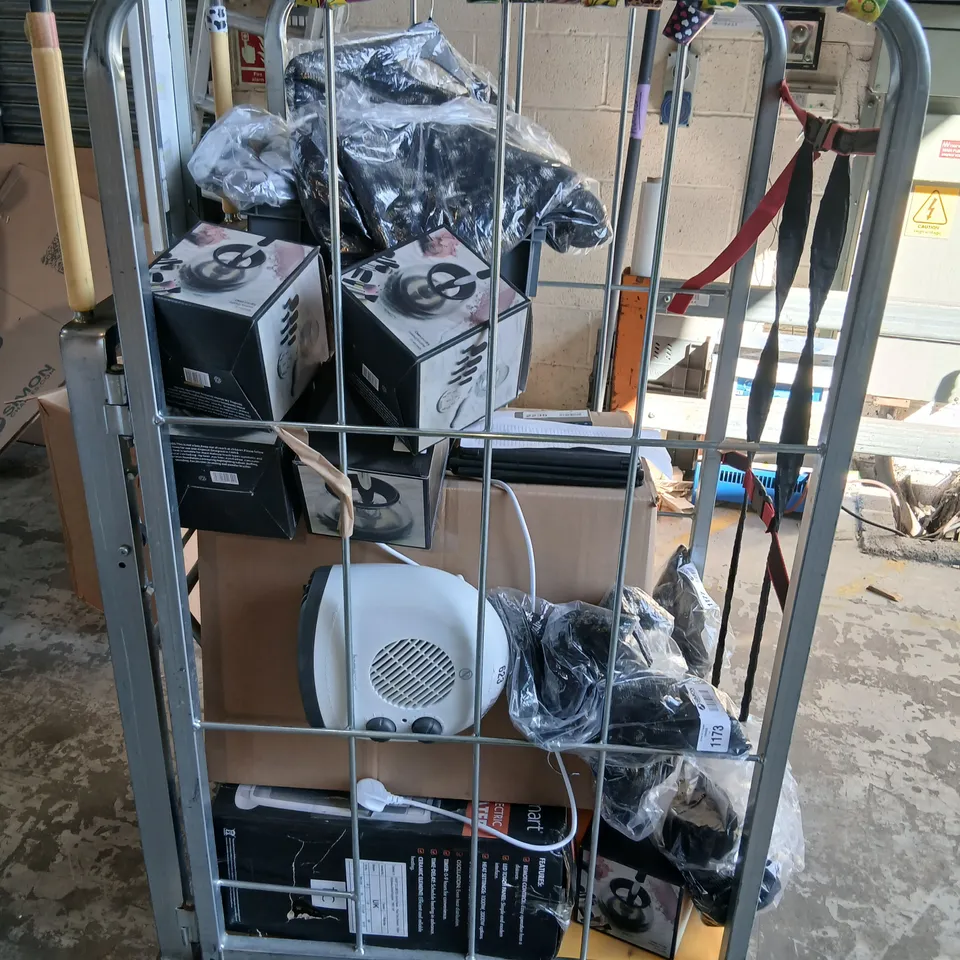 APPROXIMATELY 30 ASSORTED PRODUCTS TO INCLUDE;EMRECO ROLL SLEEVE SPARKLE TOP, FOLIO CASE WITH KEYBOARD, MAKEUP BRUSH CLEANER AND DRYER DEVICE, ZAGG FOLIO CASE AND HONESMART PORTABLE ELECTRIC HEATER