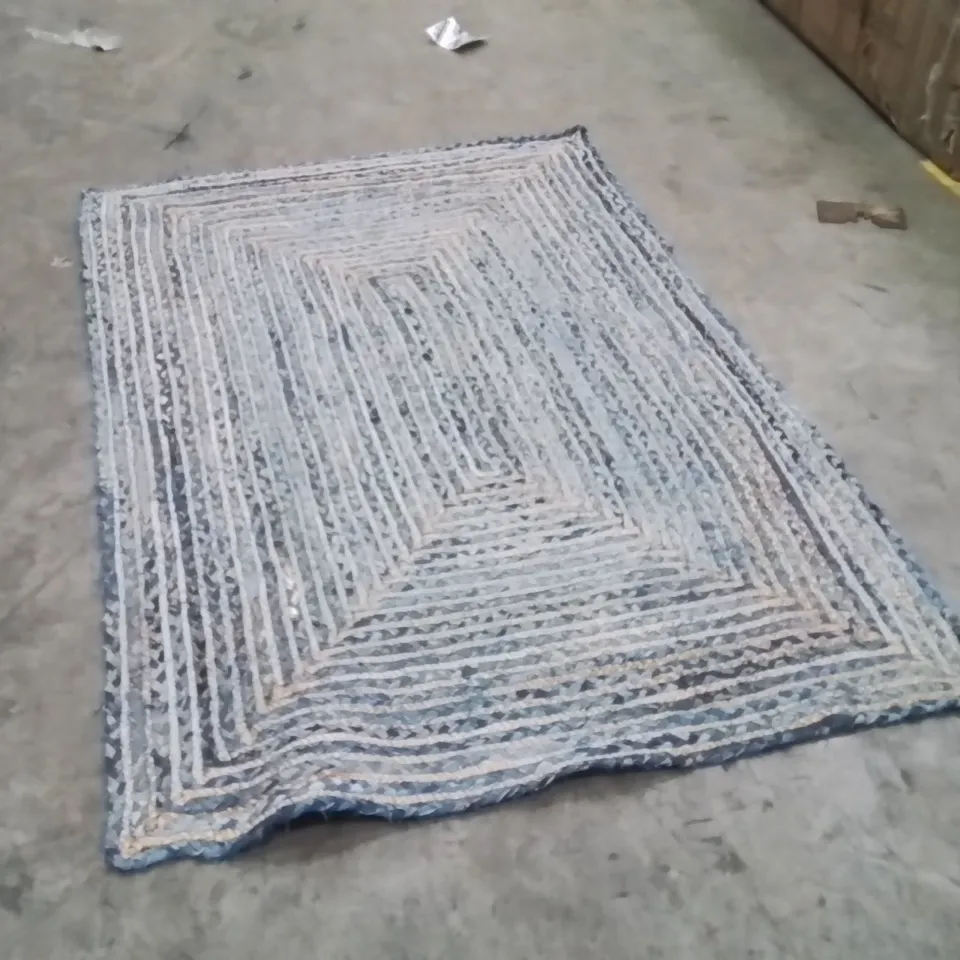 QUALITY DESIGNER AREA RUG - APPROXIMATELY 183X122CM