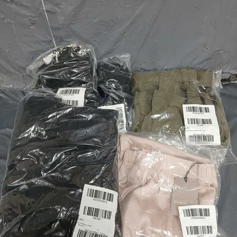 LOT OF 5 ASSORTED CLOTHING ITEMS TO INCLUDE - SATIN TROUSER LIGHT PINK 14 - UTILITY COTTON PLAYSUIT KHAKI 12 - SQUARE NECK TEXTURED VEST 22-26 - ETC