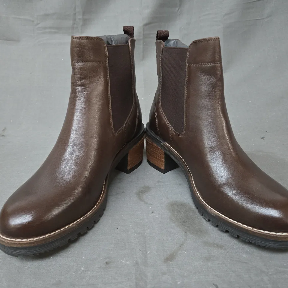 BOXED PAIR OF RAVEL BLOCK HEEL ANKLE BOOTS IN DARK BROWN SIZE 7