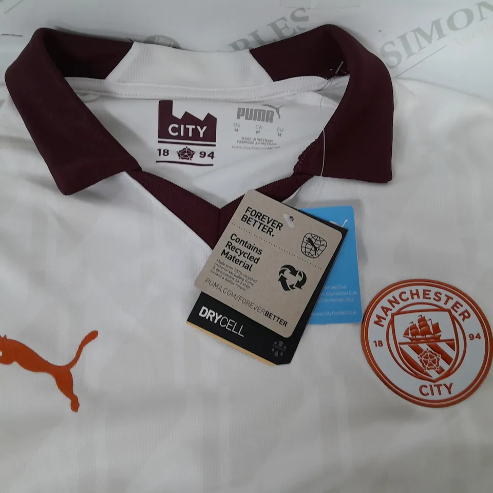 MANCHESTER CITY AWAY JERSEY AND SHORTS - M