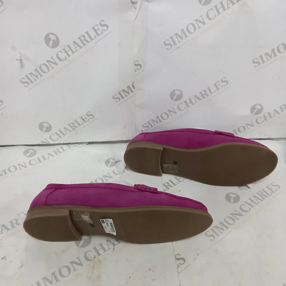 MODA IN PELLE FALCONIE LOAFER FUCHSIA SUEDE SIZE 6 - BOXED 