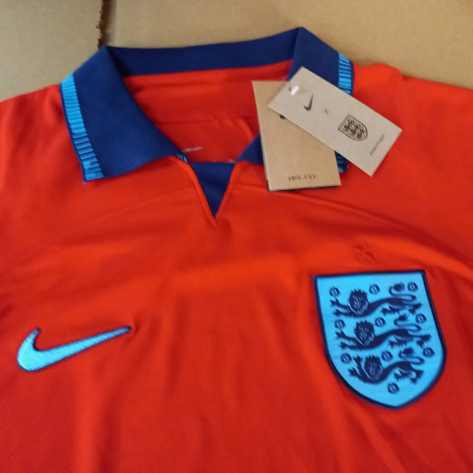 ENGLAND RED FOOTBALL SHIRT - XL