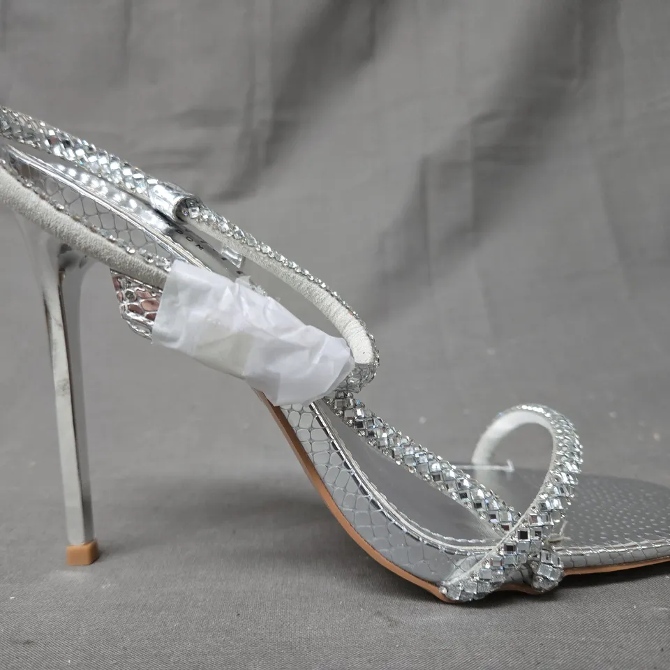 BOXED PAIR OF SIMMI LONDON OPEN TOE STILETTO HEEL SANDALS IN METALLIC SILVER UK SIZE 4