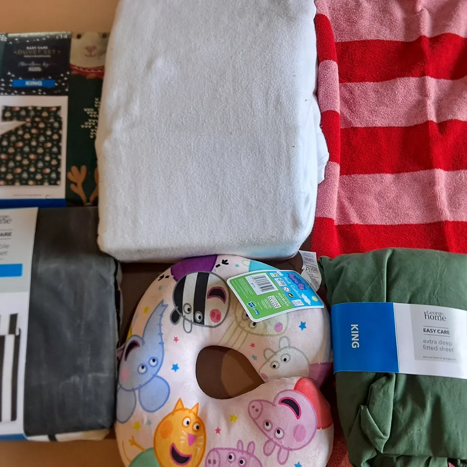 LOT OF APPROXIMATELY 10 ASSORTED BEDDING AND SOFT FURNISHING ITEMS 