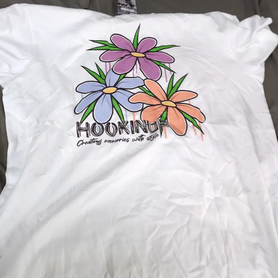 HOOKINUP WHITE T-SHIRT WITH FLORAL LOGO