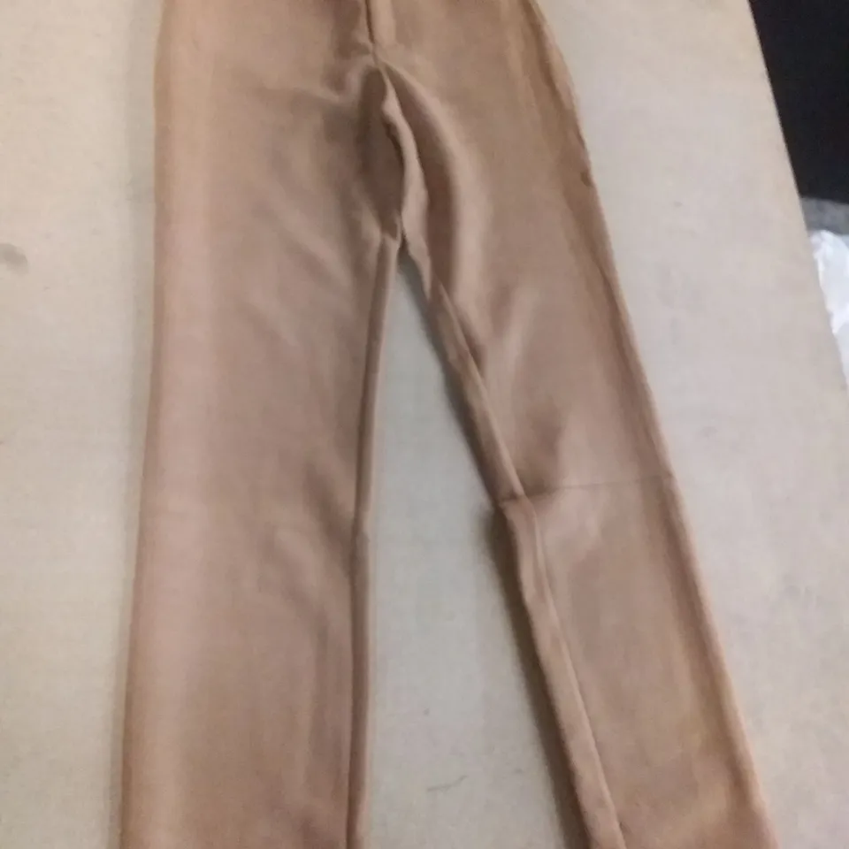 BOX OF APPROXIMATELY 4 MARLA WYNNE STRETCH FAUX SUEDE JEANS DARK CAMEL - SIZE 8