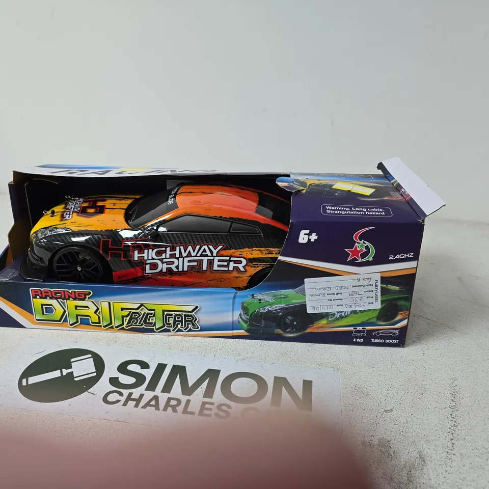 R/C DRIFT CAR – HIGHWAY DRIFTER, 2.4GHZ, BOXED
