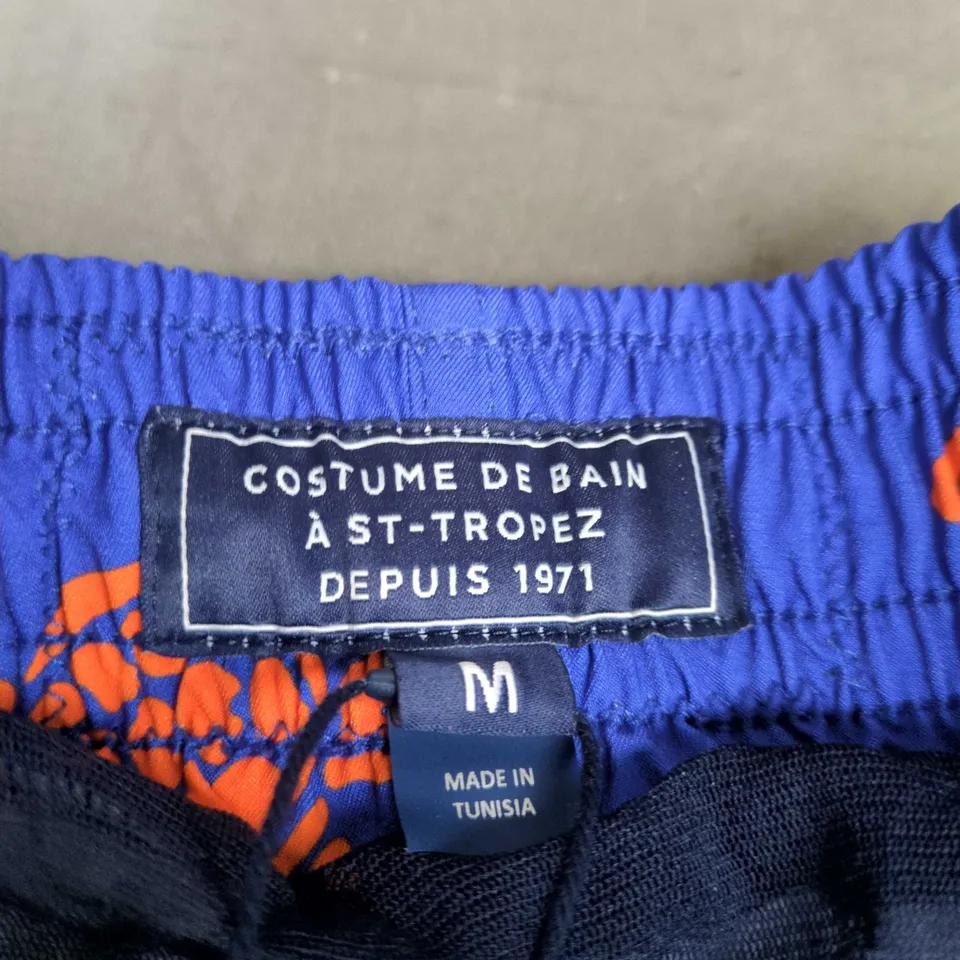 VILLEBREQUIN MEN'S SWIM SHORTS – COSTUME DE BAIN À ST-TROPEZ – BLUE WITH MULTICOLOUR TURTLE PRINT (SIZE M)