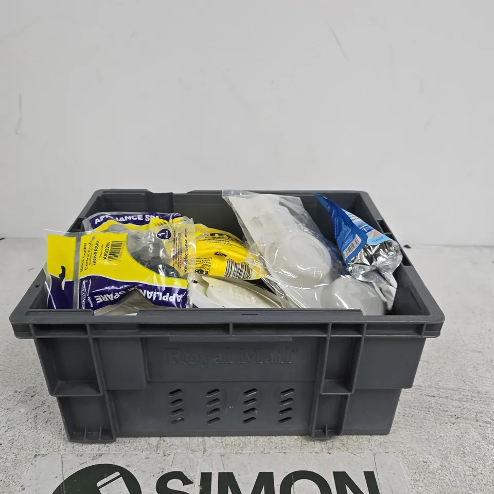 APPROXIMATELY 20 ASSORTED ITEMS INCLUDING A KETTLE BASE HENDEL & HENDEL LINCOLN PROFILE HANDLE AND HOME ANTI-BACTERIAL WIPES