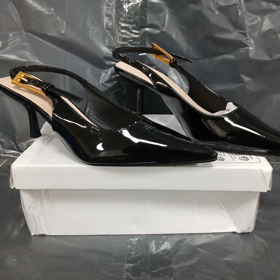 BOXED PAIR OF UNBRANDED POINTED TOE LOW HEEL SLINGBACK SHOES IN BLACK SIZE EU 39