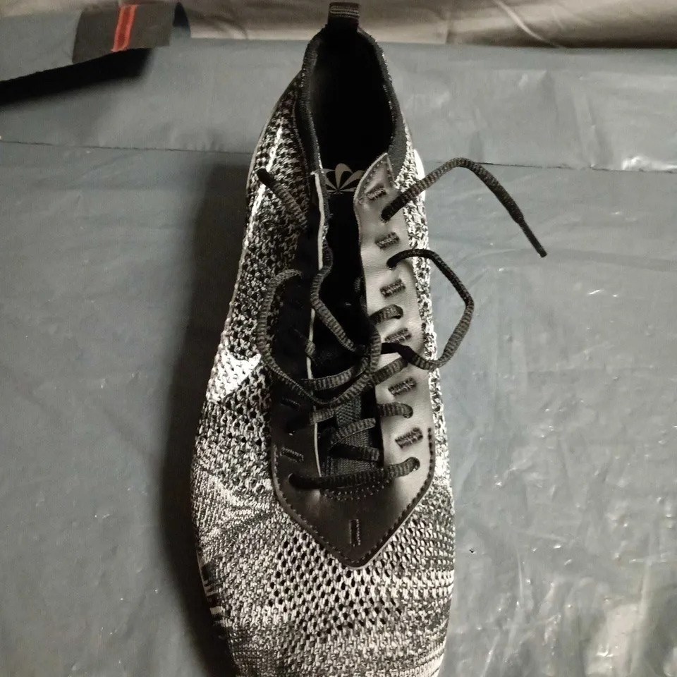 UNBOXED PAIR OF NIKE RUNNING SHOES - SIZE UNSPECIFIED