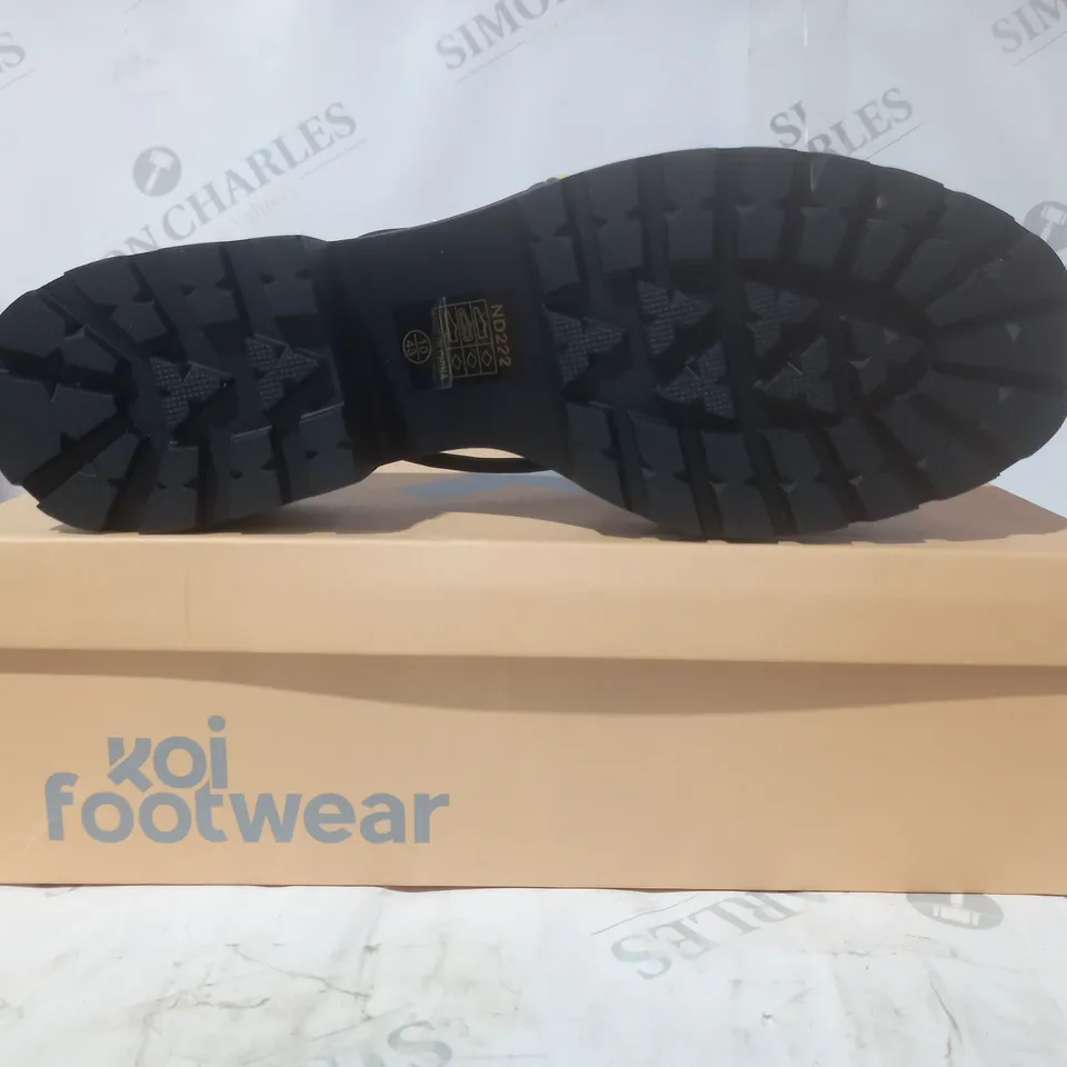 BRAND NEW BOXED PAIR OF KOI VEGAN LEATHER BLOOMING DAISY OASIS STRAPPY SLIDERS IN BLACK UK SIZE 10