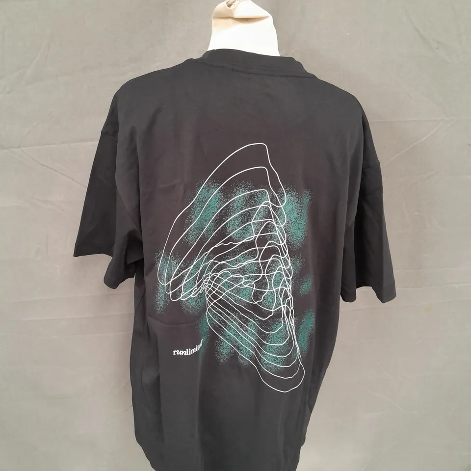 RUNLIMITED PRINTED TSHIRT IN BLACK SIZE L